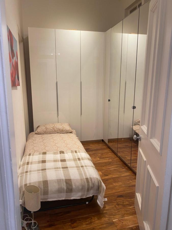 Lovely Main Door 2 Bed Apartment エディンバラ エクステリア 写真