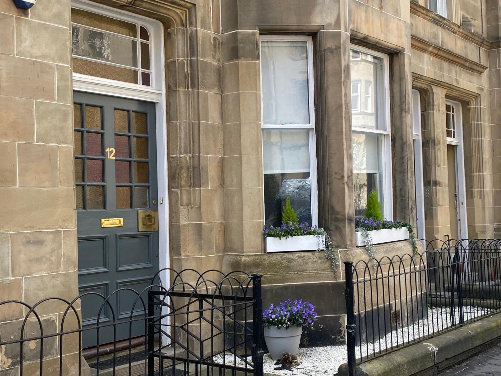 Lovely Main Door 2 Bed Apartment エディンバラ エクステリア 写真